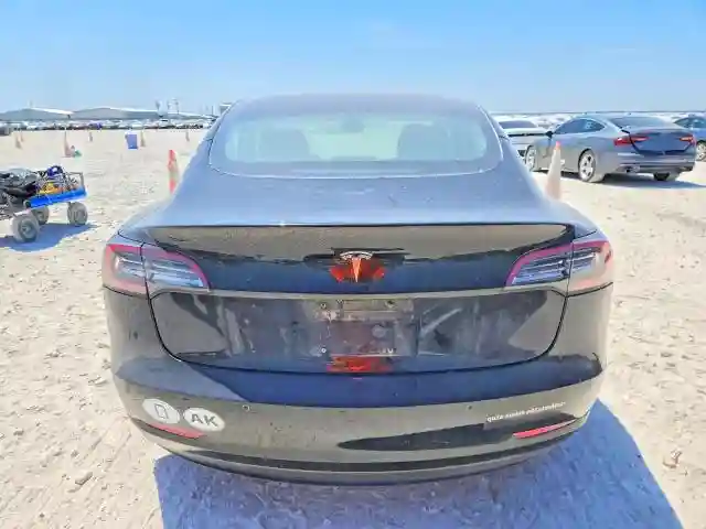 5YJ3E1EA8JF075893 2018 TESLA MODEL 3-5