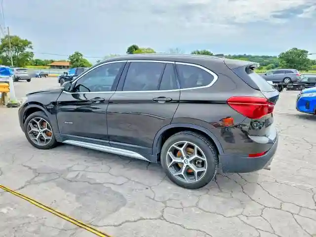 WBXHT3C32J5F92755 2018 BMW X1-1
