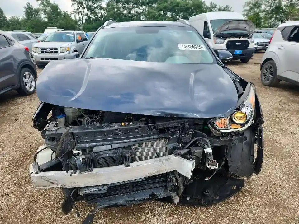 KNDCE3LC7H5047742 2017 KIA NIRO-4