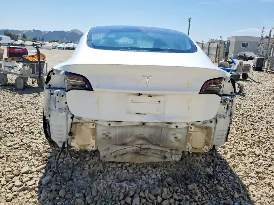 5YJ3E1EA1PF460463 2023 TESLA MODEL 3-5