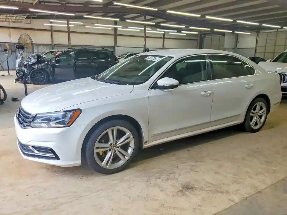 1VWAT7A39HC043868 2017 VOLKSWAGEN PASSAT-0