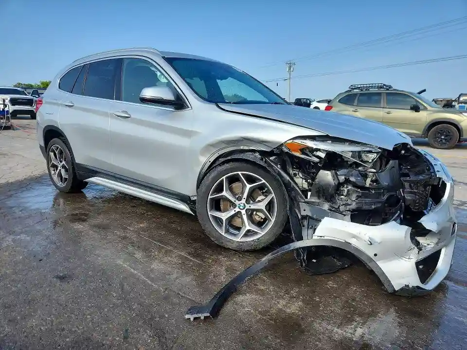 WBXHU7C31J5L08100 2018 BMW X1-3