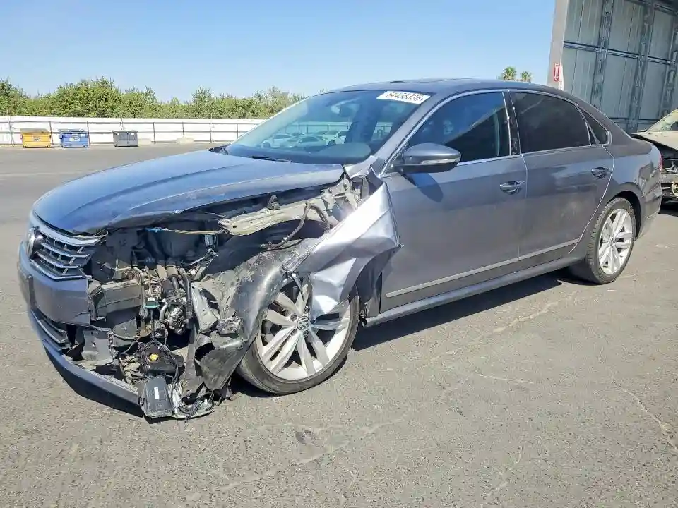 1VWCA7A31JC040841 2018 VOLKSWAGEN PASSAT-0