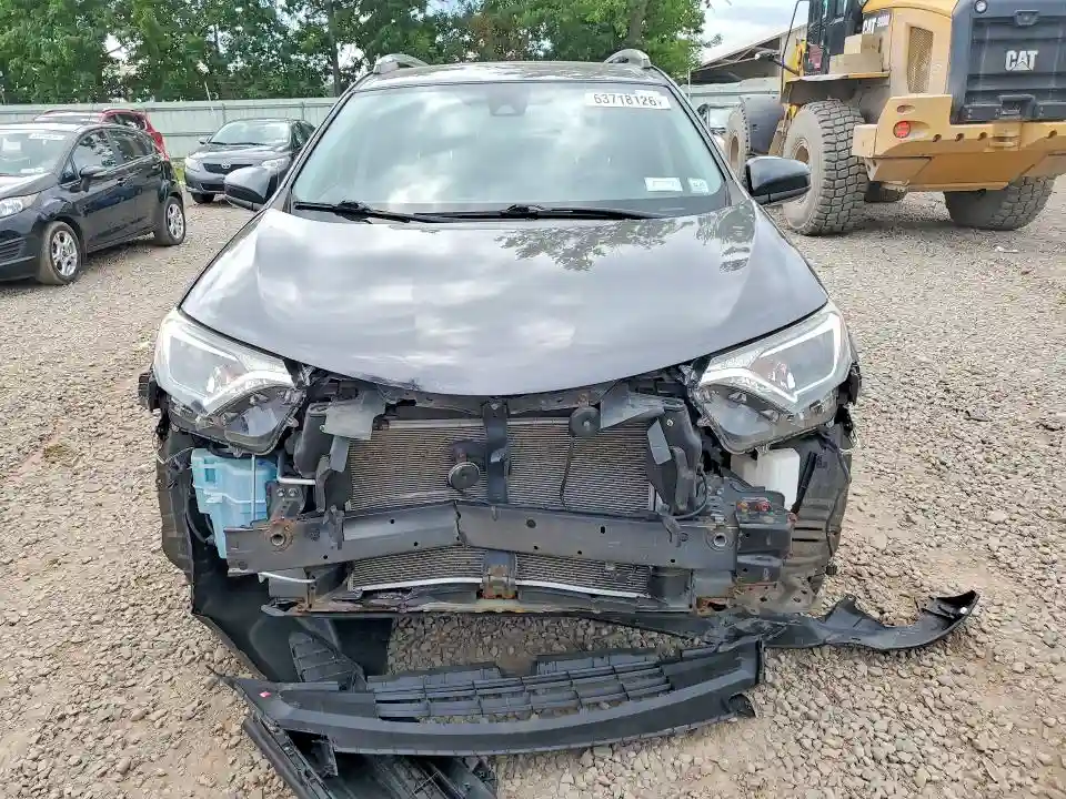 JTMBFREV6JJ215698 2018 TOYOTA RAV4-4