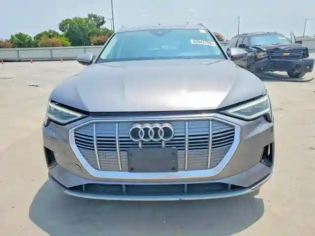 WA1AAAGE8MB020428 2021 AUDI E-TRON-4