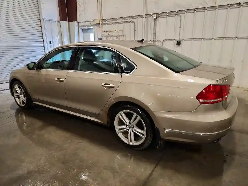 1VWCS7A32FC075229 2015 VOLKSWAGEN PASSAT-1