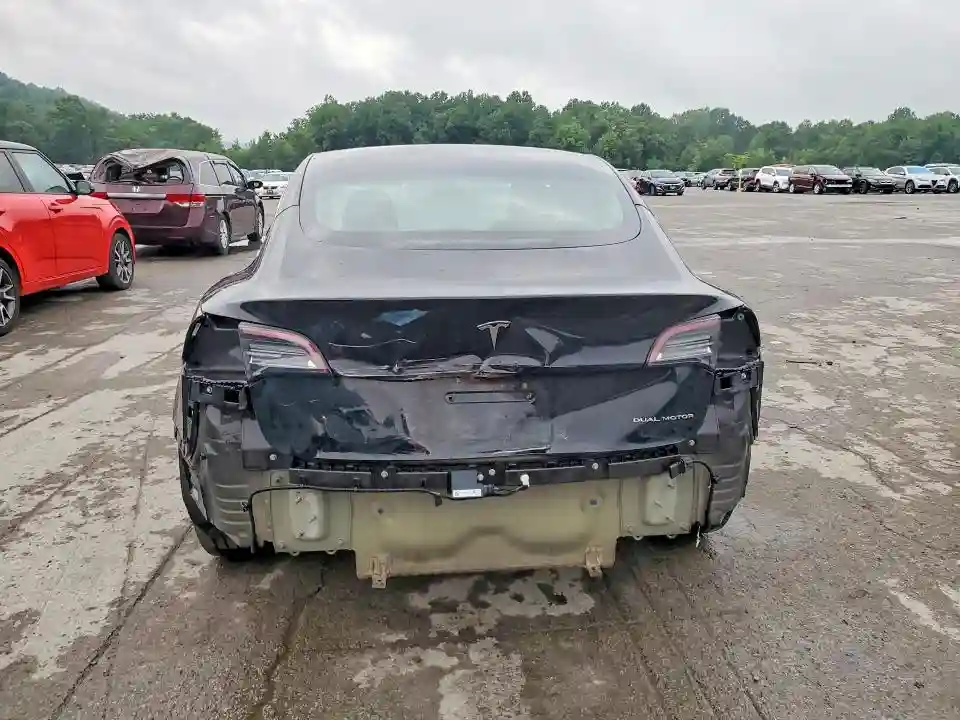 5YJ3E1EB2JF118746 2018 TESLA MODEL 3-5