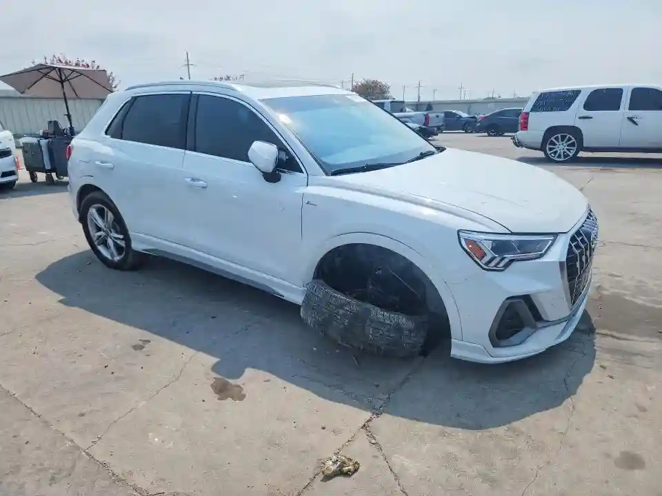 WA1DECF38P1063237 2023 AUDI Q3-3