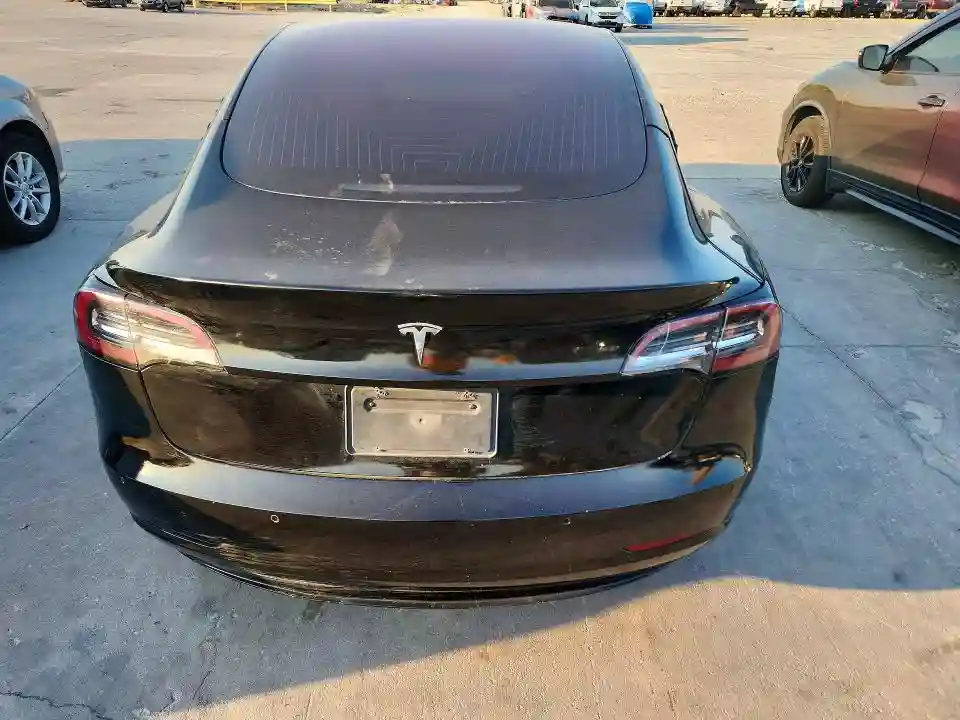 5YJ3E1EA2JF172376 2018 TESLA MODEL 3-5