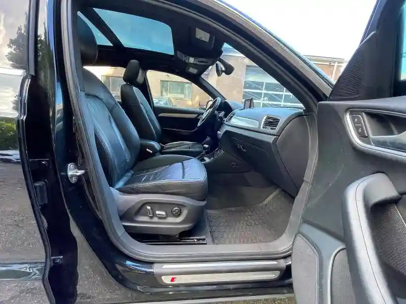 WA1JCCFS0JR010508 2018 AUDI Q3-4