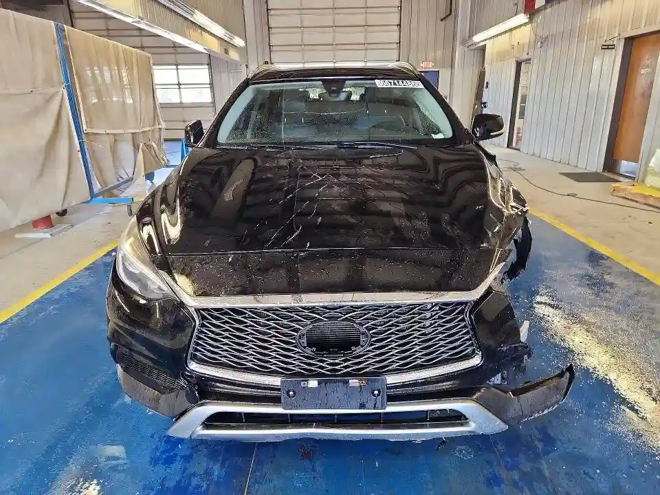 SJKCH5CR1JA052727 2018 INFINITI QX30 PREMI-4