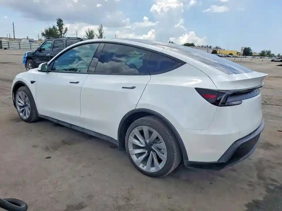 7SAYGDED9TA500973 2026 TESLA MODEL Y-1