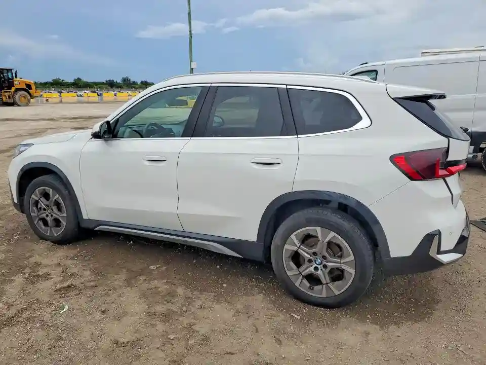 WBX73EF00T5469285 2026 BMW X1-1