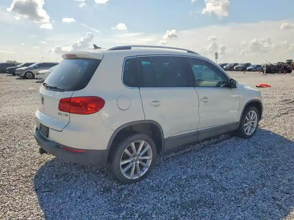 WVGAV7AX9FW593045 2015 VOLKSWAGEN TIGUAN-2