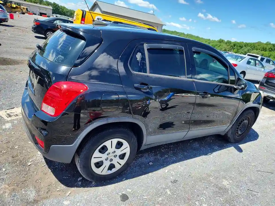 3GNCJKSB5JL322343 2018 CHEVROLET TRAX-2