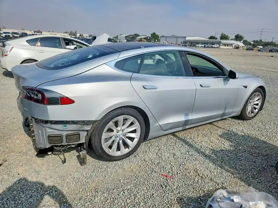 5YJSA1E28JF269355 2018 TESLA MODEL S-2