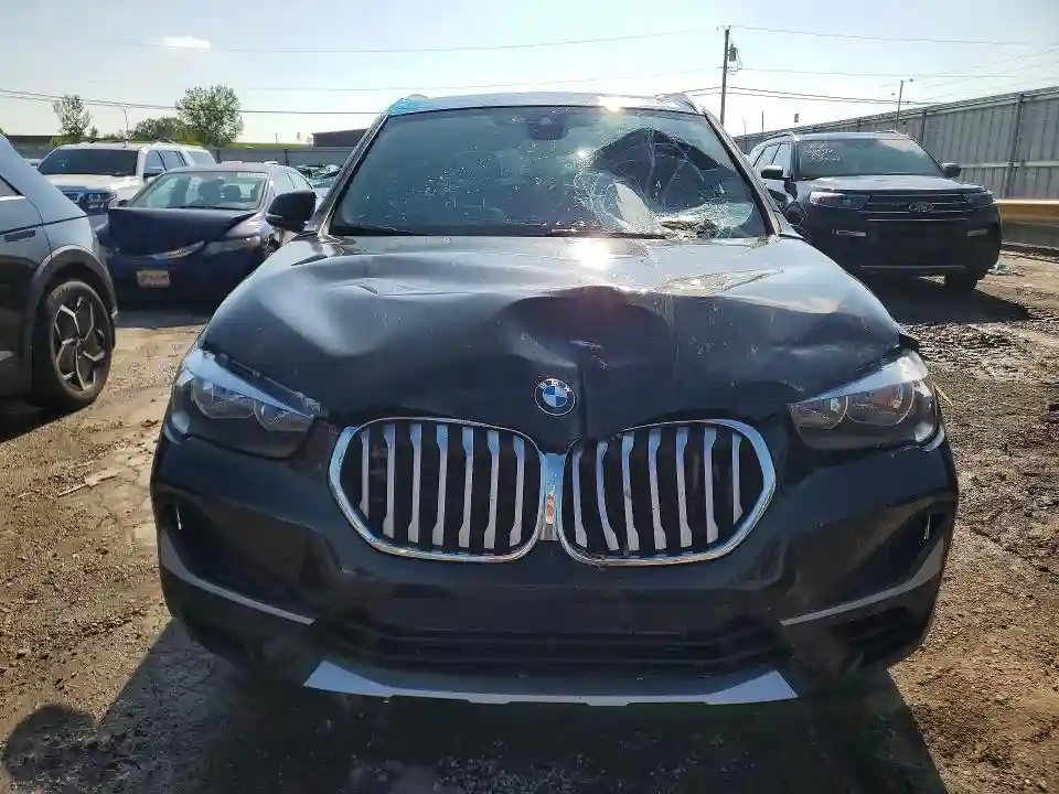 WBXJG9C01M5T31682 2021 BMW X1-4