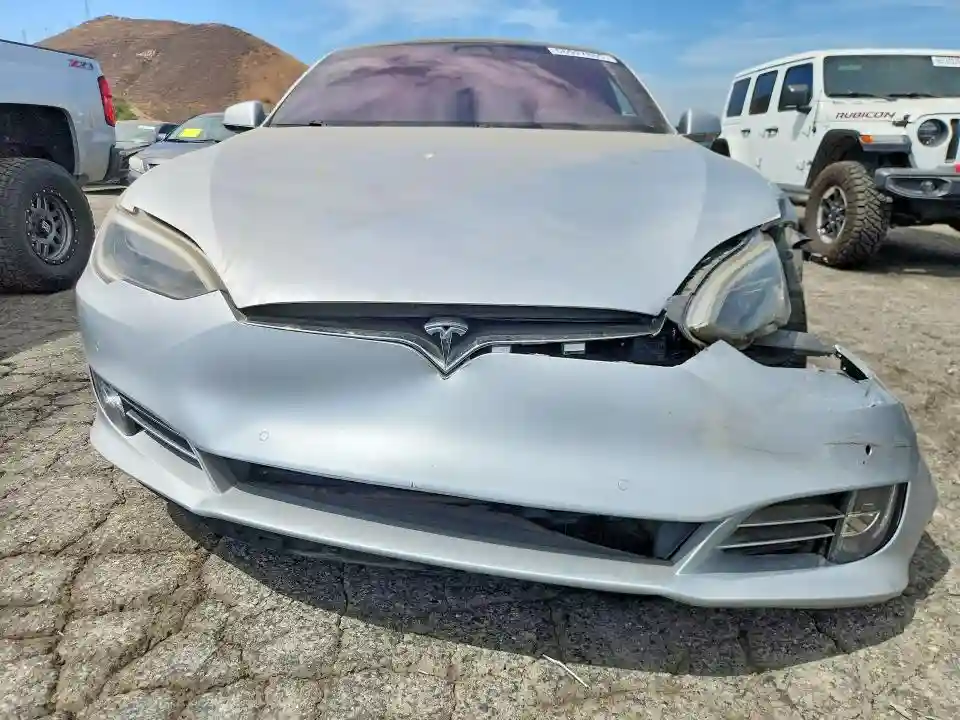 5YJSA1E29JF247459 2018 TESLA MODEL S-4