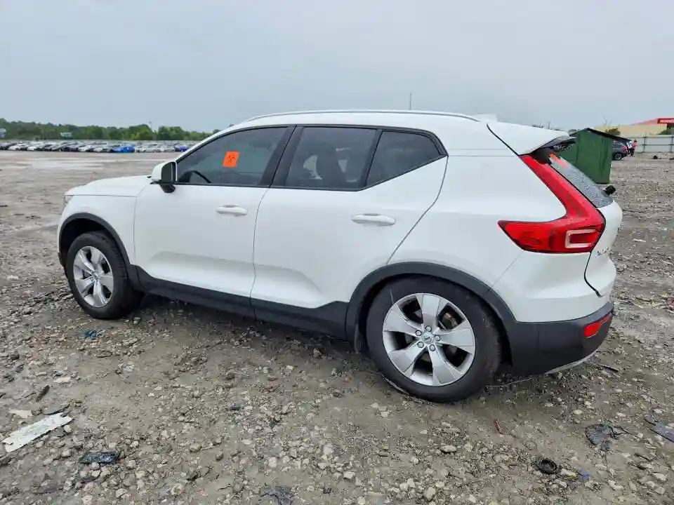 YV4162UK4N2750004 2022 VOLVO XC40-1