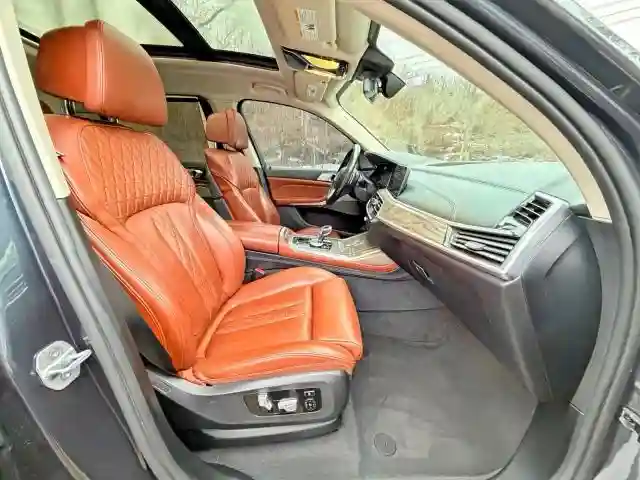 5UXCW2C52KLB43713 2019 BMW X7-4