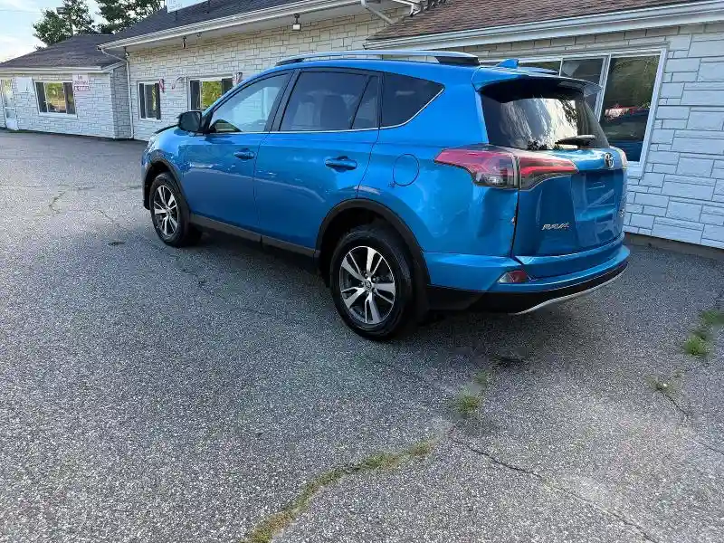 JTMRFREV2HJ168047 2017 TOYOTA RAV4-2
