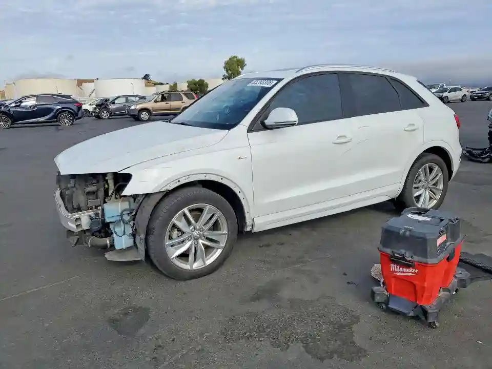 WA1BCCFS5JR005616 2018 AUDI Q3-0