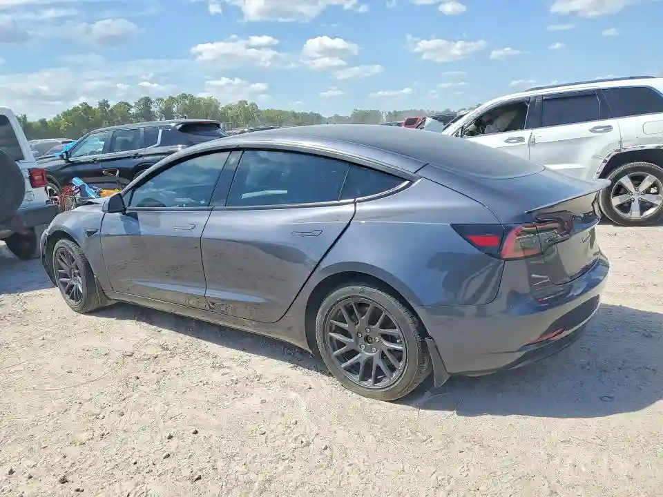 5YJ3E1EA1PF671615 2023 TESLA MODEL 3-1