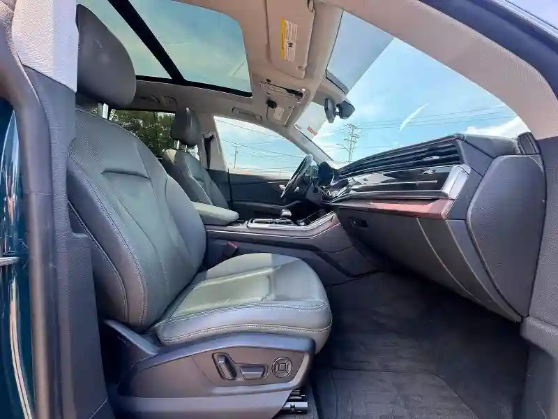 WA1CVAF19KD008785 2019 AUDI Q8-4