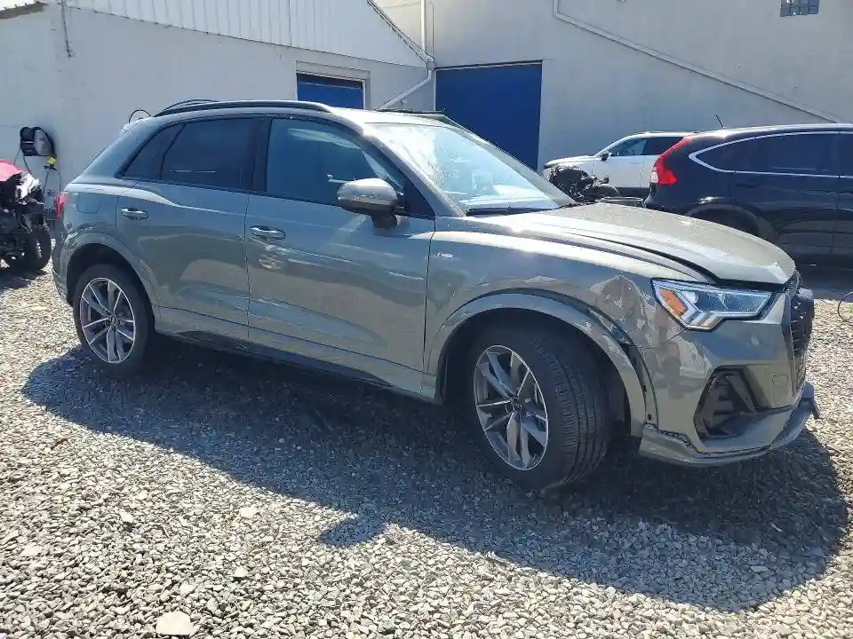 WA1EECF37R1200840 2024 AUDI Q3-3