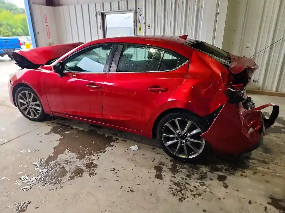 3MZBN1V34JM200538 2018 MAZDA 3-1