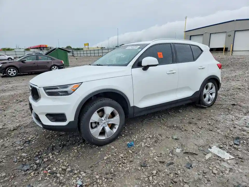 YV4162UK4N2750004 2022 VOLVO XC40-0