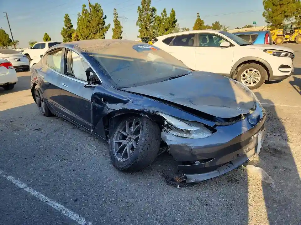 5YJ3E1EA3JF157661 2018 TESLA MODEL 3-3