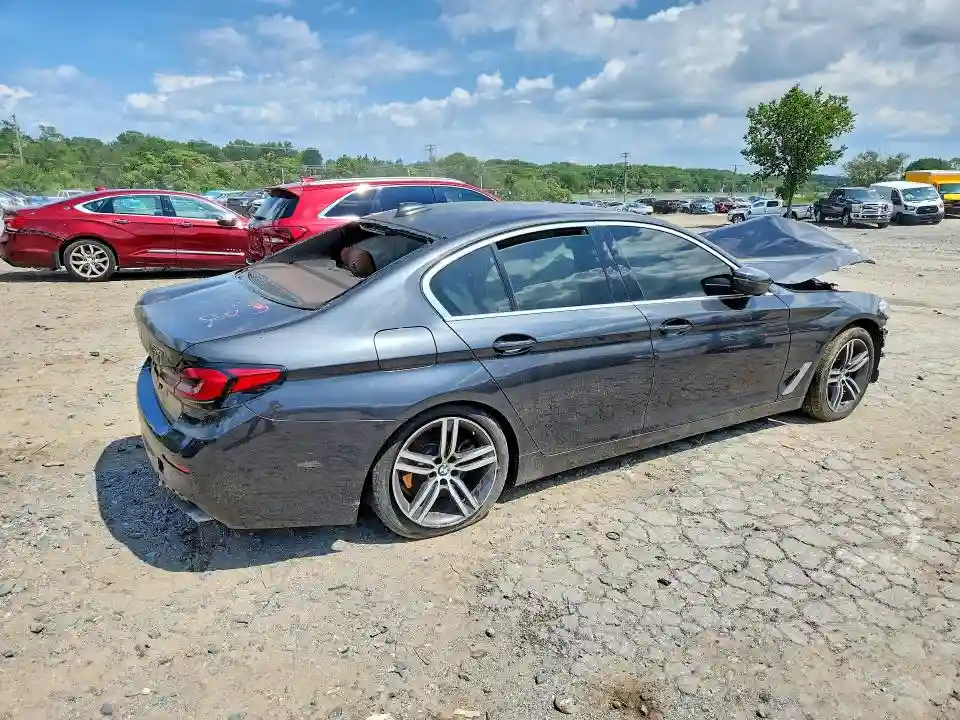 WBA13BJ02MCG07558 2021 BMW 5 SERIES-2
