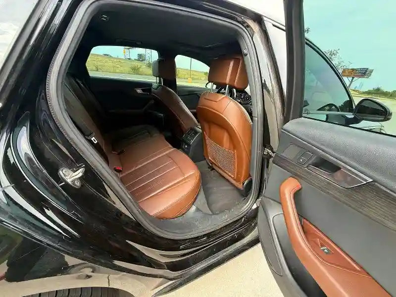 WAUKMAF45JA224967 2018 AUDI A4-5