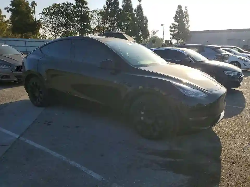 5YJYGAEE9MF137910 2021 TESLA MODEL Y-3