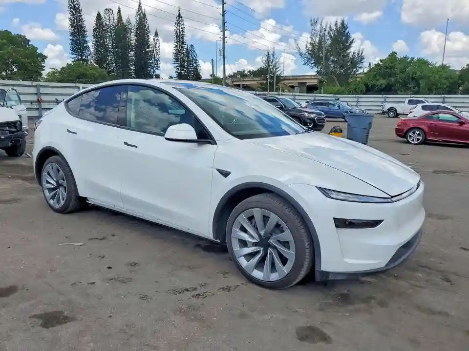 7SAYGDED9TA500973 2026 TESLA MODEL Y-3