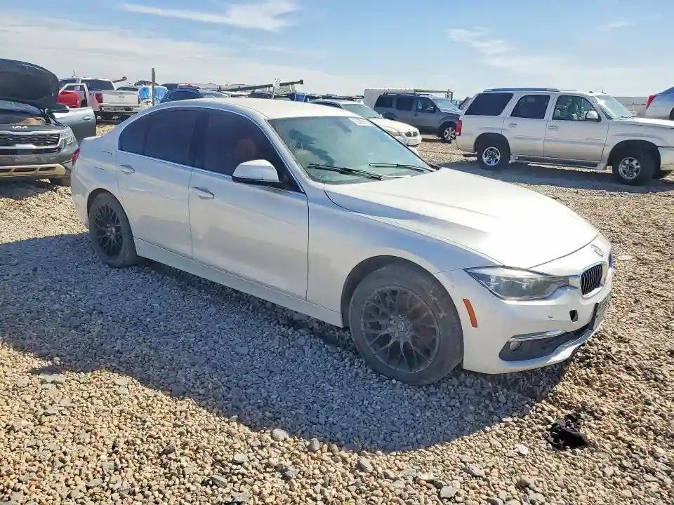 WBA8B9G58JNU57983 2018 BMW 3 SERIES-3