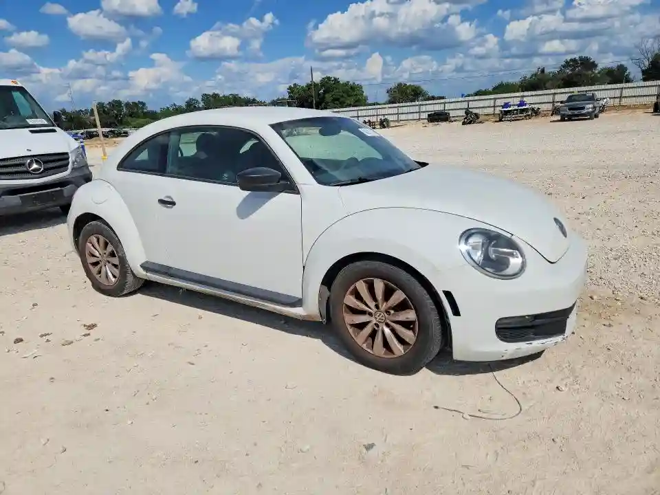 3VWF17AT8GM606210 2016 VOLKSWAGEN BEETLE-3