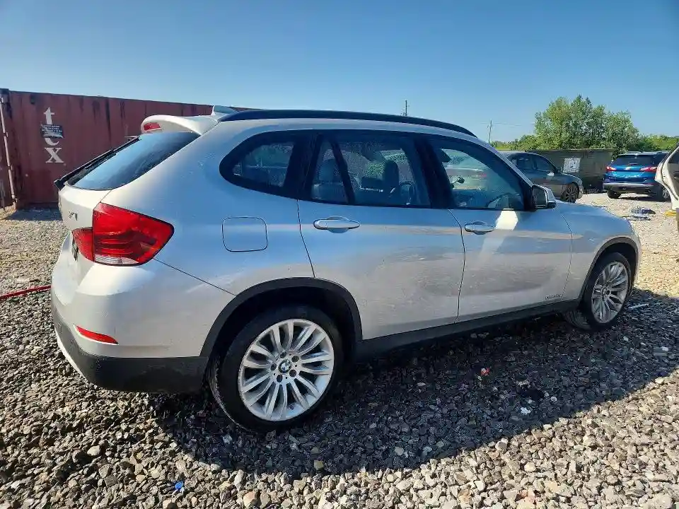 WBAVM1C56FV314896 2015 BMW X1-2