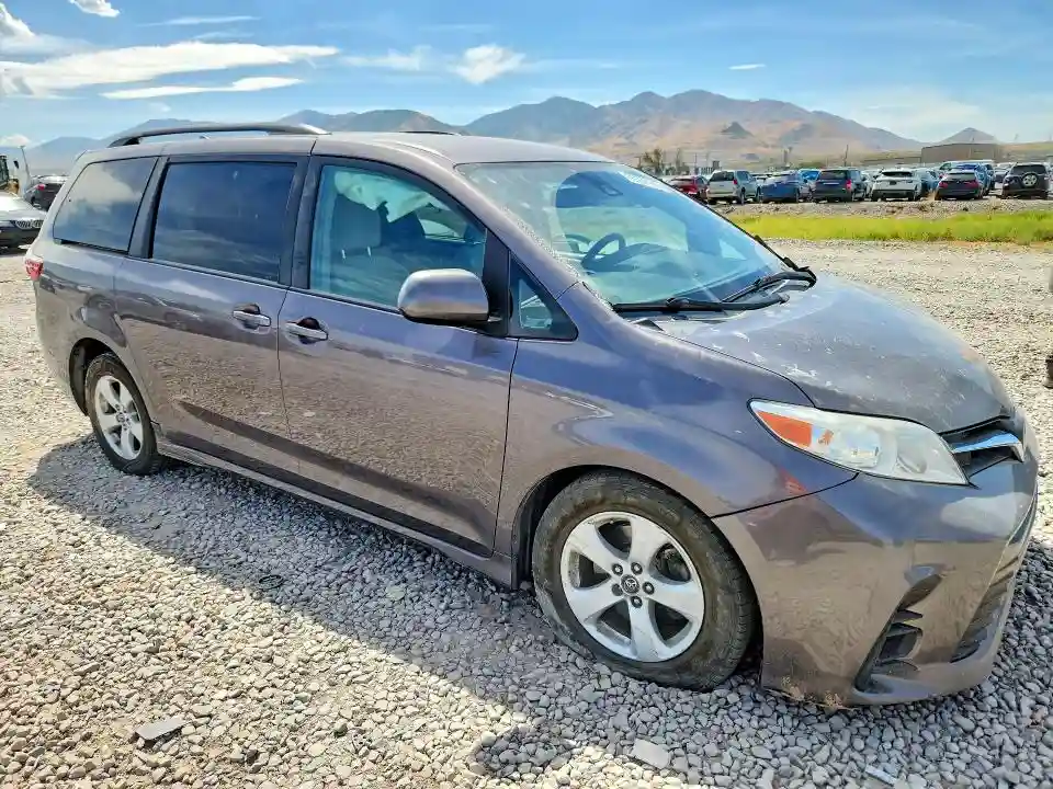 5TDKZ3DC9KS997312 2019 TOYOTA SIENNA-3