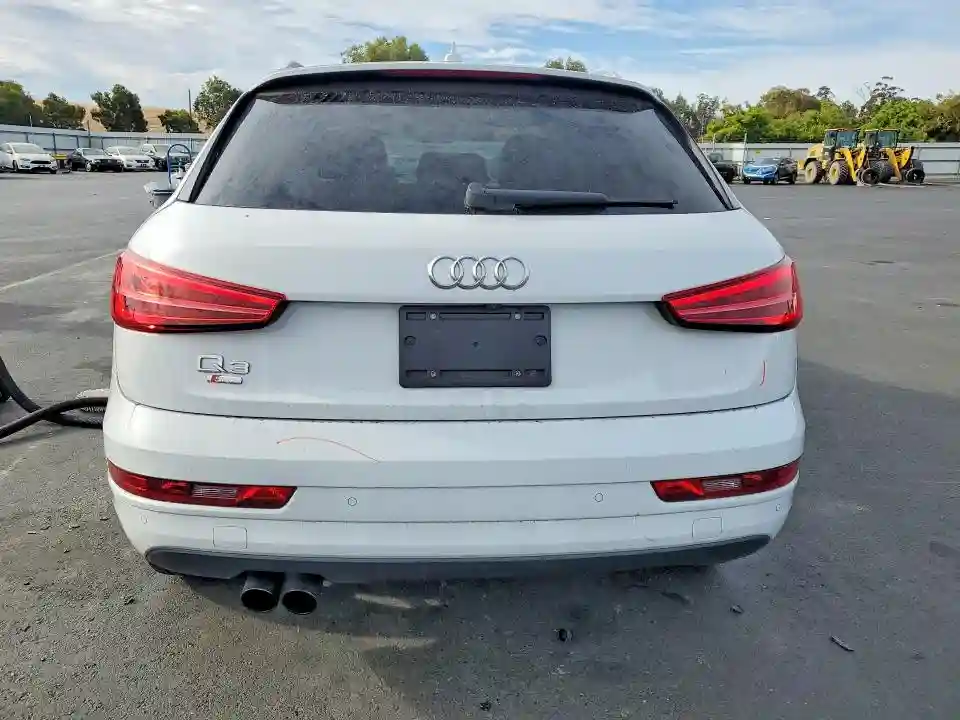 WA1BCCFS5JR005616 2018 AUDI Q3-5