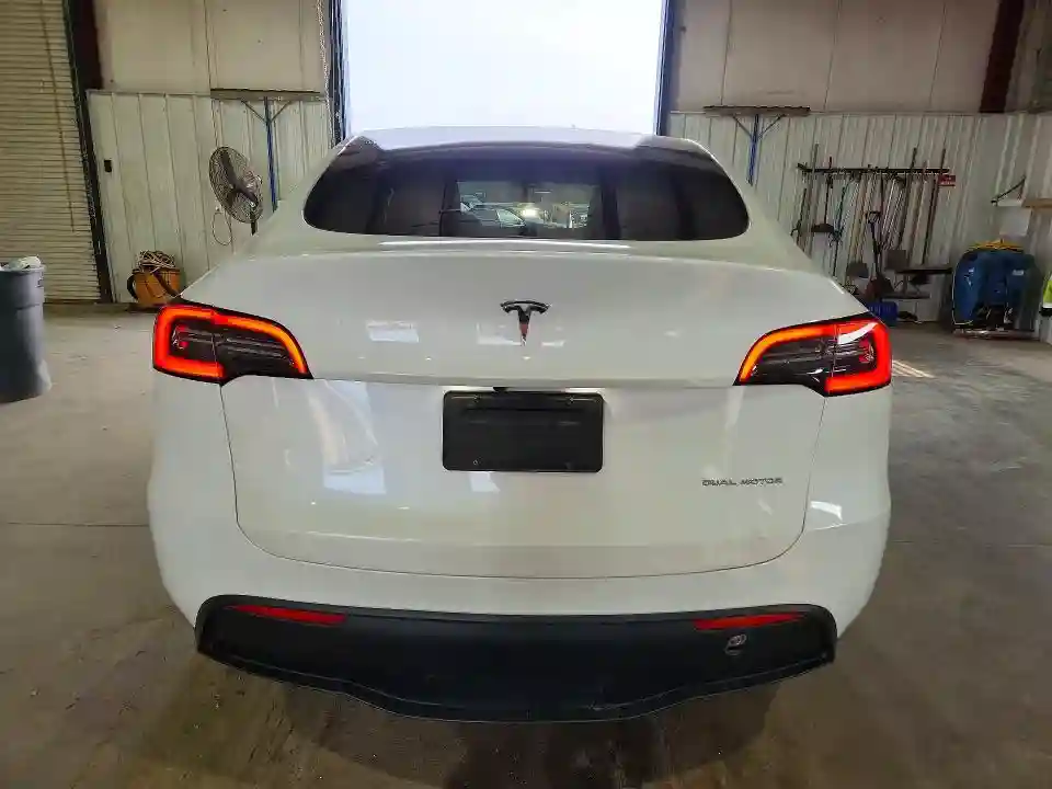 7SAYGDEE1PF611177 2023 TESLA MODEL Y-5