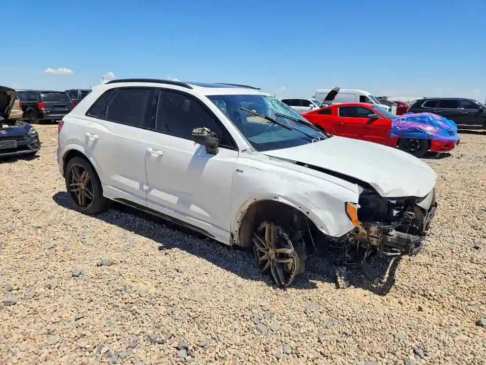 WA1DECF33M1138809 2021 AUDI Q3-3
