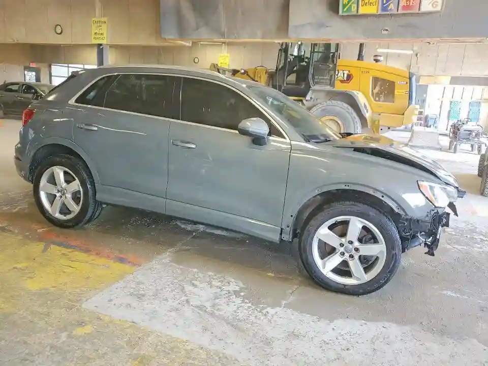 WA1AECF30K1076463 2019 AUDI Q3-3