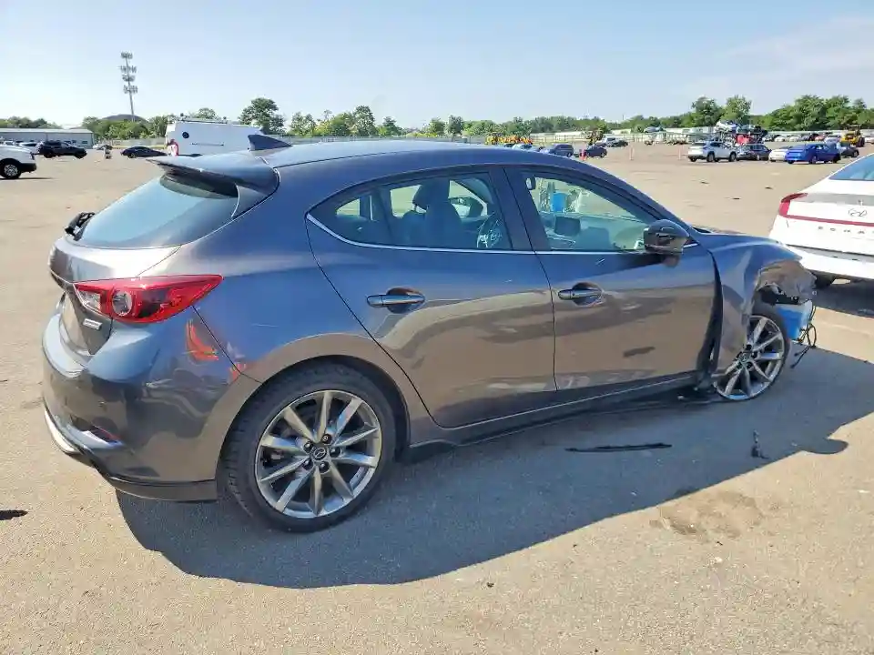 3MZBN1M39JM250868 2018 MAZDA 3-2