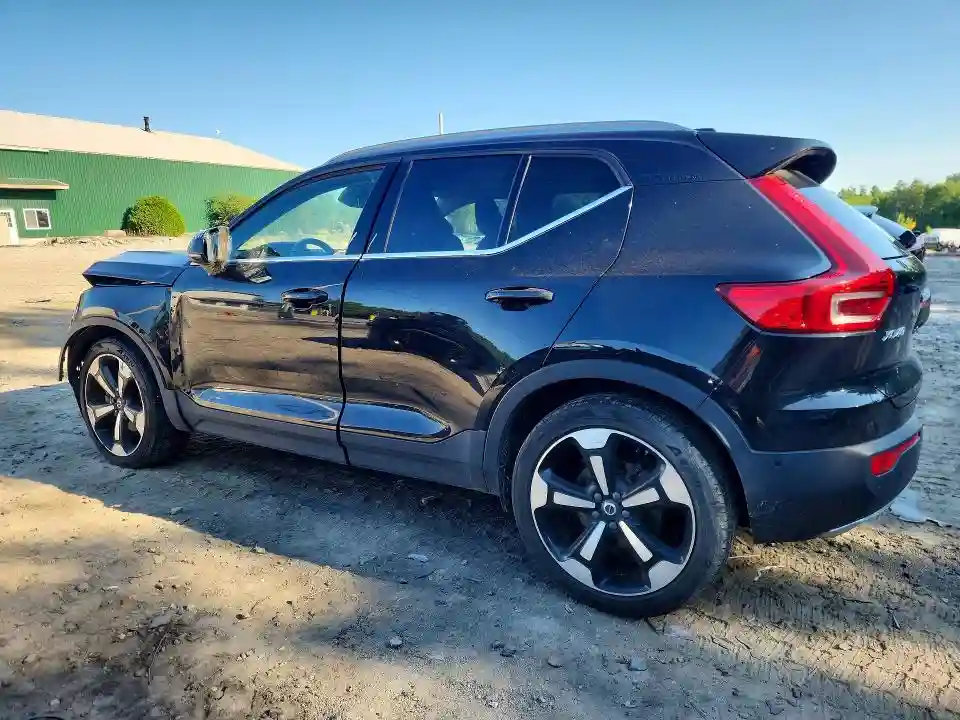 YV4162UL8K2072796 2019 VOLVO XC40-1
