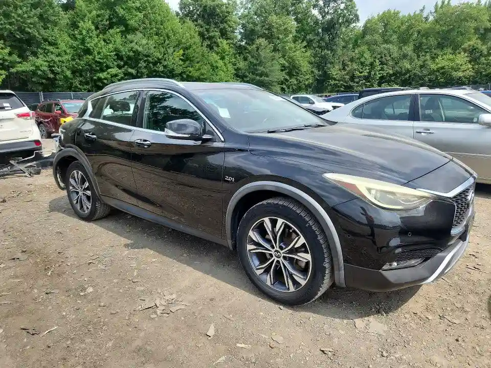 SJKCH5CR1JA047026 2018 INFINITI QX30-3