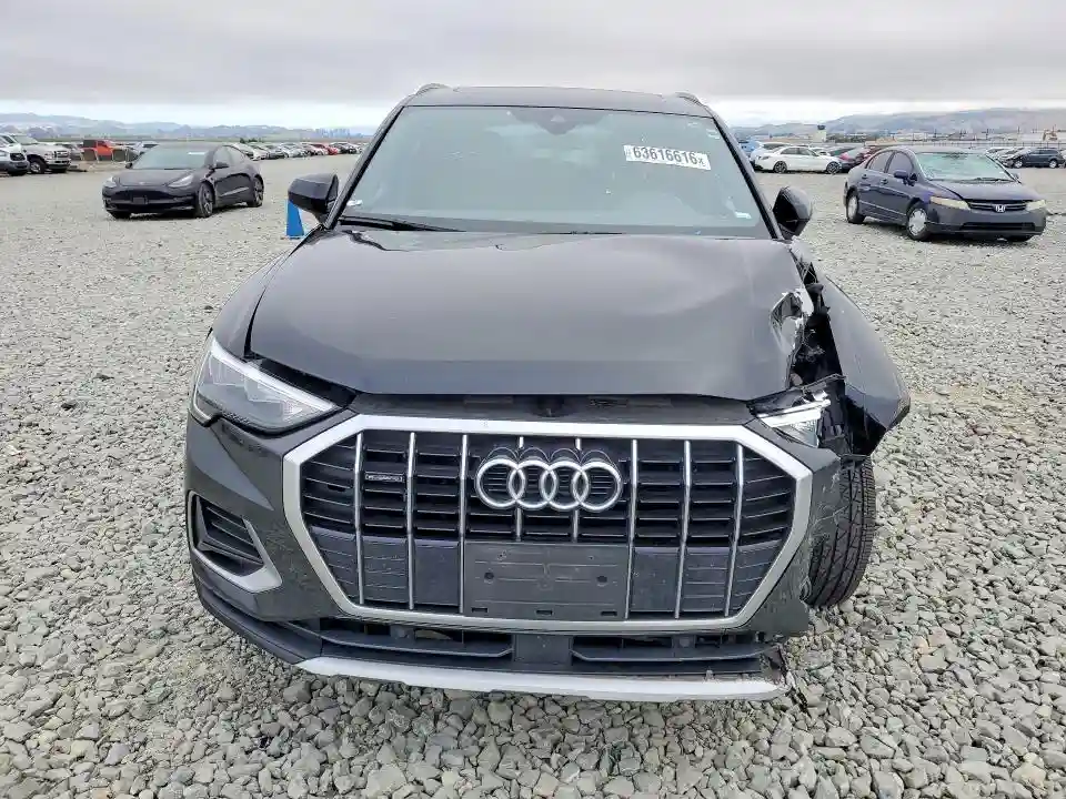 WA1AUCF39M1096944 2021 AUDI Q3-4