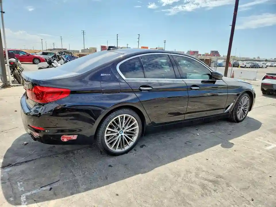 WBAJA9C56JB250505 2018 BMW 5 SERIES-2