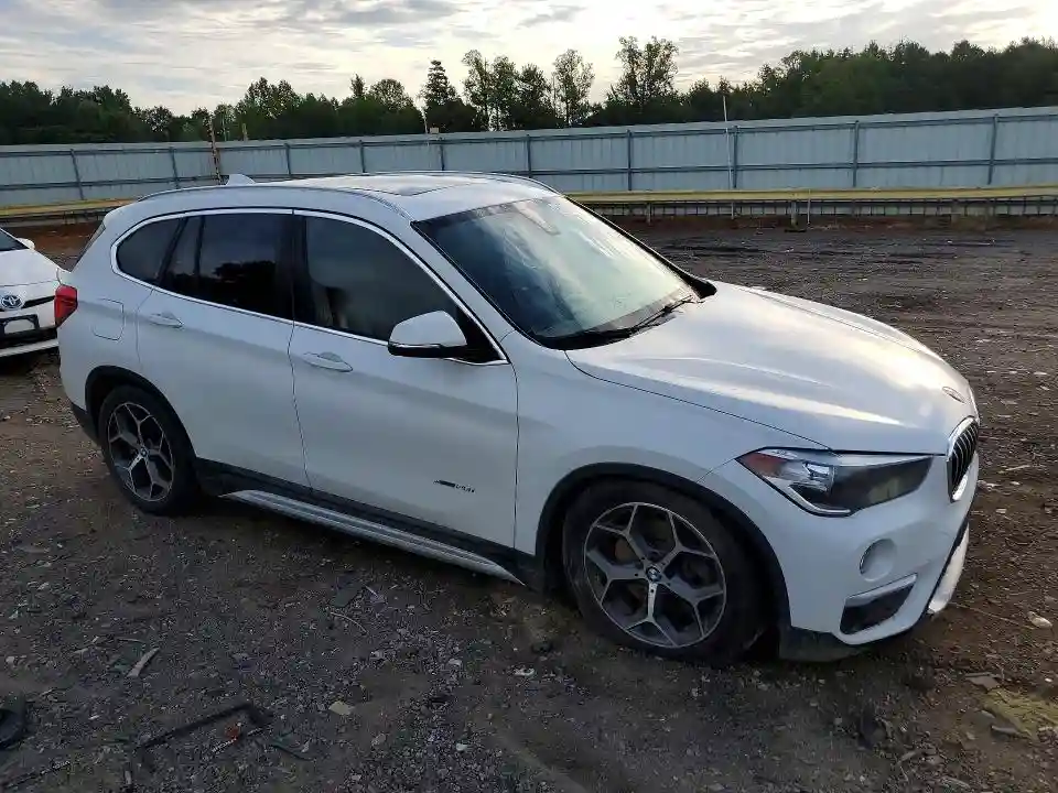WBXHT3C34J5F90974 2018 BMW X1-3